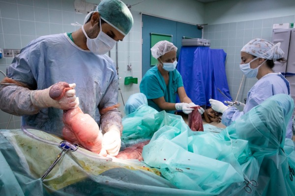 ניתוח קוליק בהרדמה מלאה